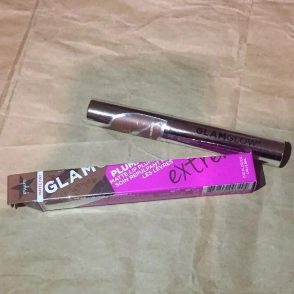 GLAMGLOW lip